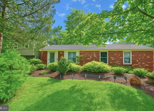 Property at 13501 King Charles Dr, Chantilly, VA 20151, 3 beds, 2 baths