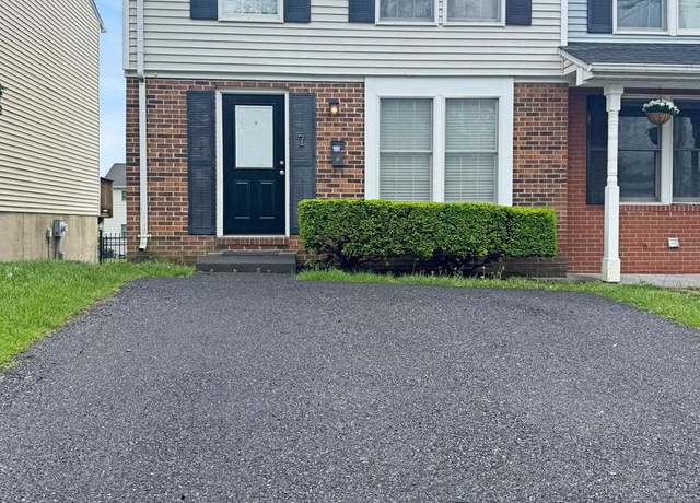 Property at 7 E Hart St, Winchester, VA 22601, 2 beds, 2.5 baths