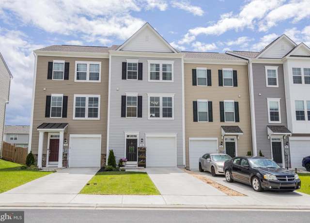 Property at 30 Kirby Ct, Bunker Hill, WV 25413, 4 beds, 3.5 baths