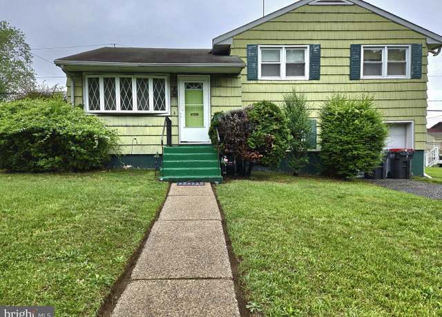 Property at 8 Aquilla Ave, New Castle, DE 19720, 3 beds, 1 bath