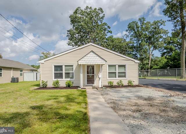 Property at 402 Maple Ave, Newport, DE 19804, 3 beds, 1 bath