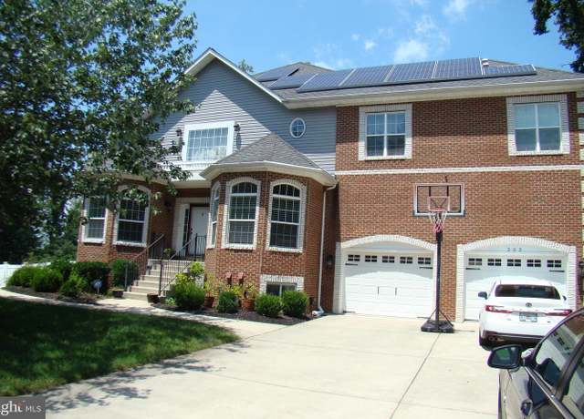 Property at 202 Bonhill Dr, Fort Washington, MD 20744, 5 beds, 4.5 baths