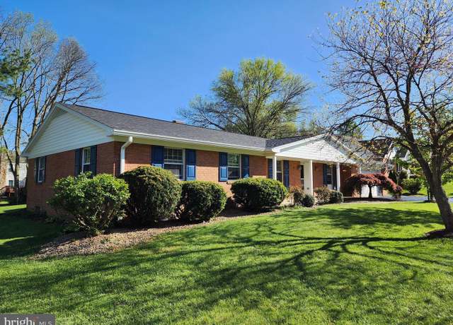 Property at 1923 Maplewood Dr, Hagerstown, MD 21740, 3 beds, 2 baths