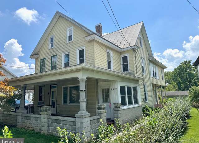 Property at 1074 E Main St, Annville, PA 17003, 3 beds, 1 bath