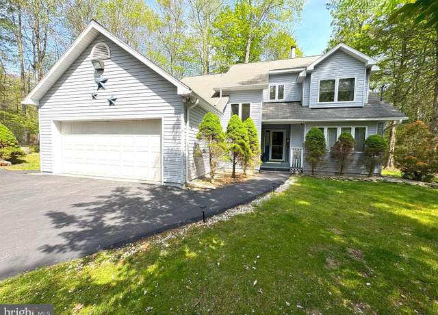 Property at 1010 Redlawn Ln, Lake Ariel, PA 18436, 4 beds, 2.5 baths