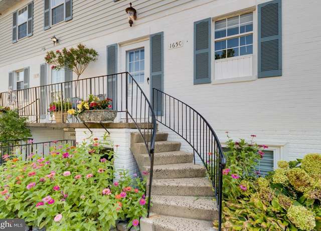 Property at 165-C Fairfield Dr, Warrenton, VA 20186, 3 beds, 2.5 baths