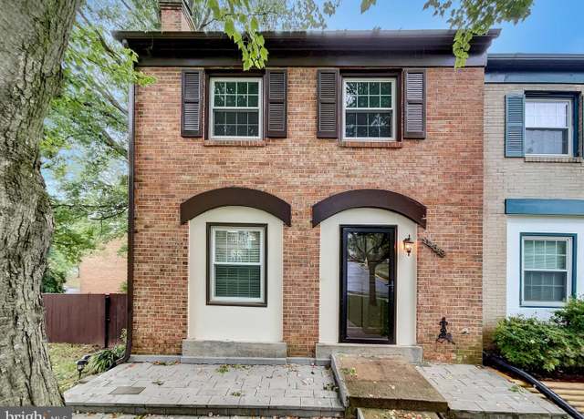 Property at 14849 Leicester Ct, Centreville, VA 20120, 3 beds, 3 baths