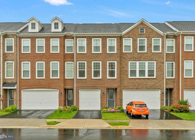 Property at 42248 Lancaster Woods Sq, Chantilly, VA 20152, 3 beds, 2.5 baths