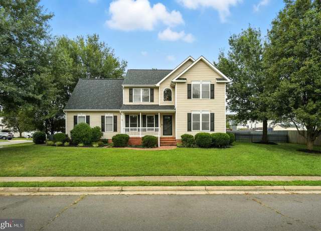 Property at 2 Sunset Ridge Ln, Fredericksburg, VA 22405, 4 beds, 2.5 baths