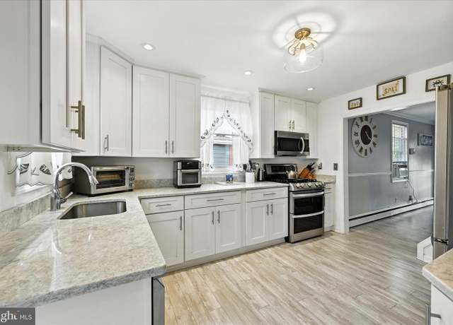 Property at 204 Bayside Dr, Dundalk, MD 21222, 3 beds, 1.5 baths