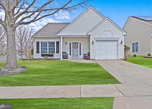 Property at 2 Sunset Ln, Columbus, NJ 08022, 2 beds, 2 baths