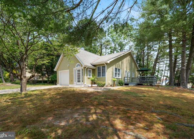 Property at 19 Cedar Ave, Manahawkin, NJ 08050, 2 beds, 2 baths