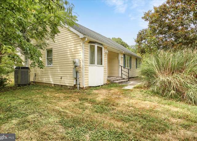 Property at 100 Cold Springs Rd, Carlisle, PA 17015, 2 beds, 2 baths