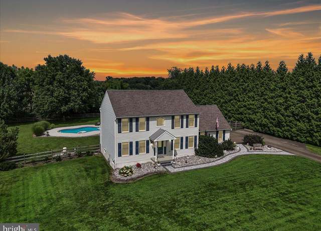 Property at 237 Country Dr, Oxford, PA 19363, 4 beds, 2.5 baths