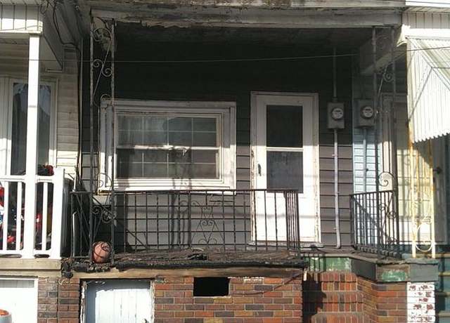 Property at 1033 E Centre St, Mahanoy City, PA 17948, 3 beds, 1 bath