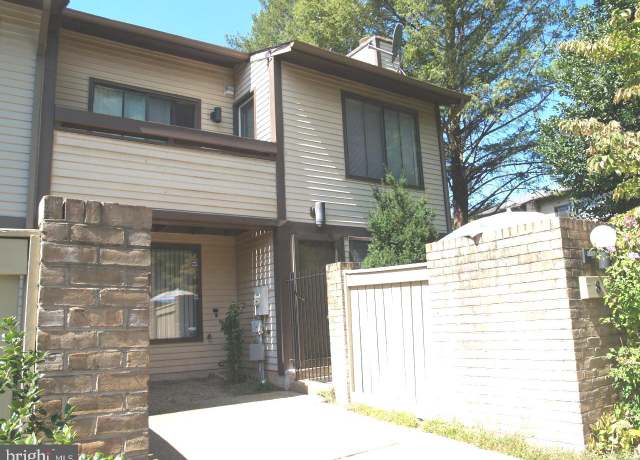 Property at 8 Copps Hill Ct, Montgomery Village, MD 20886, 2 beds, 1.5 baths