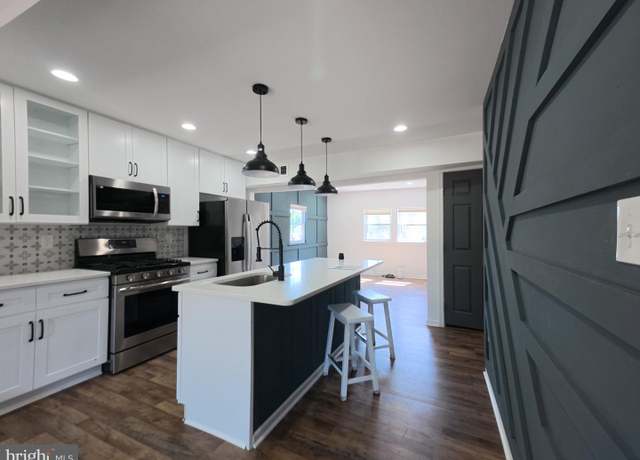 Property at 2205 Oak Glen Way, District Heights, MD 20747, 5 beds, 3 baths