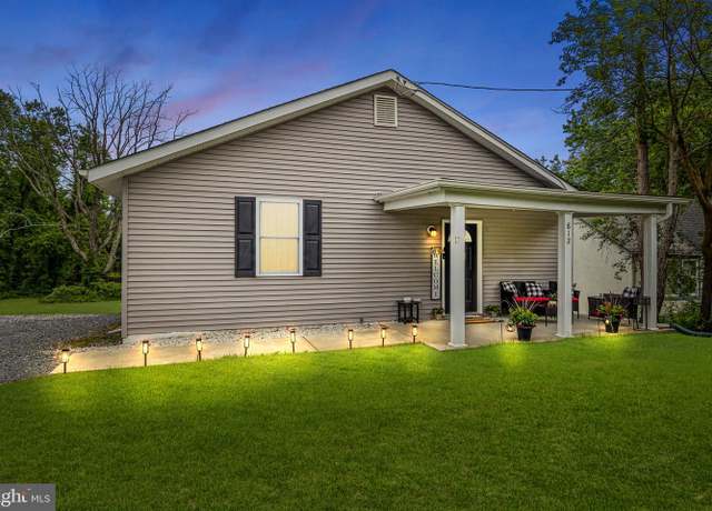 Property at 812 White Horse Pike, Atco, NJ 08004, 3 beds, 2 baths