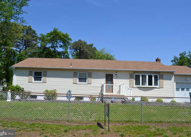 Property at 1525 12th Ave, Toms River, NJ 08757, 3 beds, 1 bath