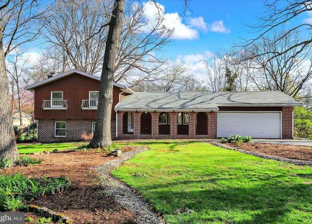 Property at 6529 Fairway Dr W, Fayetteville, PA 17222, 3 beds, 2 baths