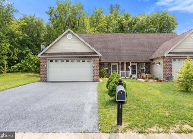 Property at 104 Beverly Blvd, Fayetteville, PA 17222, 3 beds, 2.5 baths