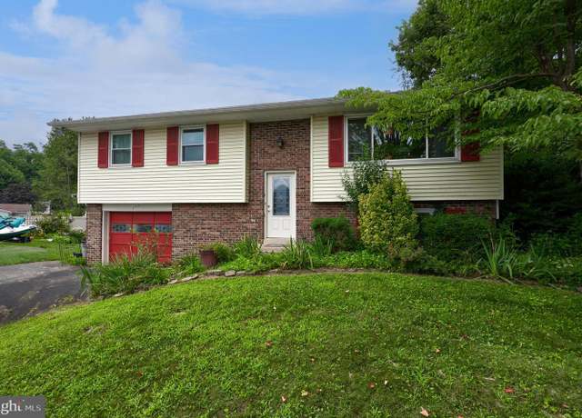 Property at 373 Holly Hock Cir, Mountville, PA 17554, 4 beds, 2 baths