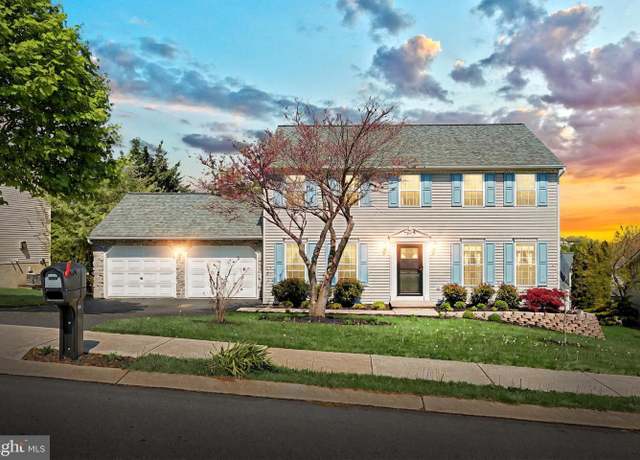 Property at 55 Chatham Ln, Red Lion, PA 17356, 5 beds, 3.5 baths