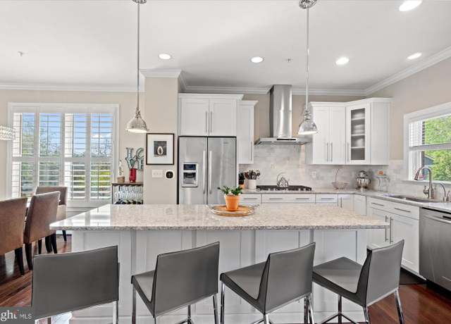 Property at 1108 S Edgewood St, Arlington, VA 22204, 4 beds, 4.5 baths