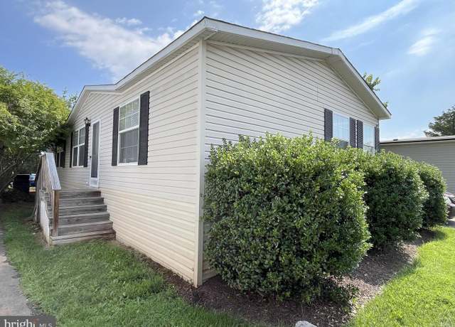 Property at 4258 Airline Pkwy, Chantilly, VA 20151, 3 beds, 2 baths