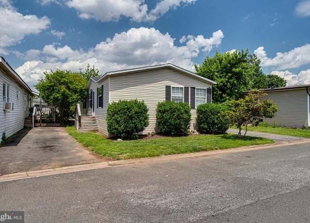 Property at 4258 Airline Pkwy, Chantilly, VA 20151, 3 beds, 2 baths