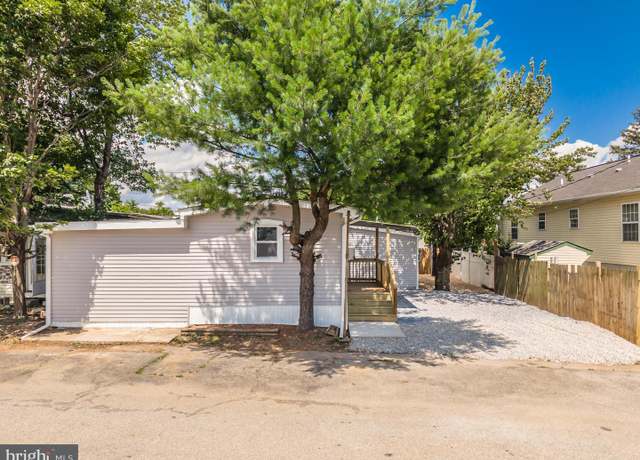 Property at 8-B Sherman Dr, Claymont, DE 19703, 5 beds, 2 baths