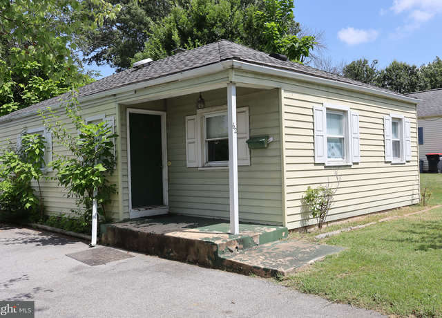 Property at 62 Robinson Dr, New Castle, DE 19720, 3 beds, 1 bath