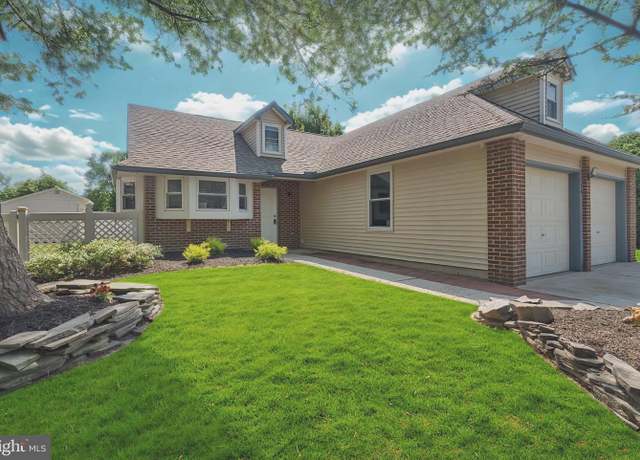 Property at 174 Greenbrook Dr, Marlton, NJ 08053, 3 beds, 2 baths
