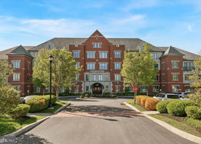 Property at 5309 Parkview Dr, Haverford, PA 19041, 2 beds, 2.5 baths