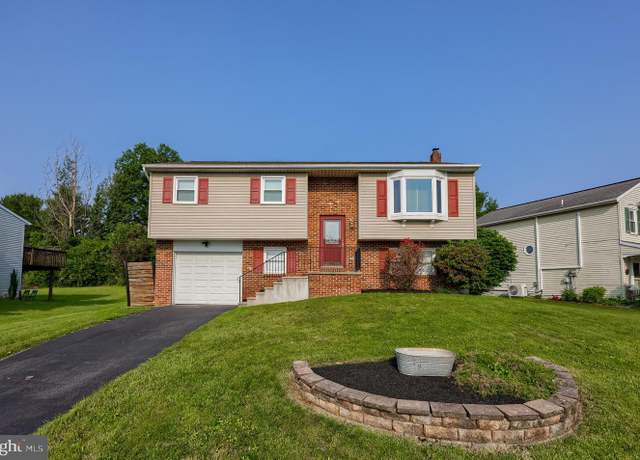 Property at 900 Evergreen St, Denver, PA 17517, 3 beds, 1.5 baths