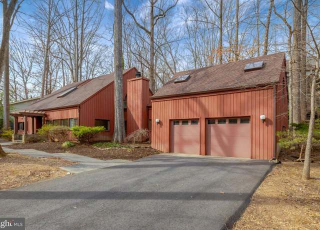 Property at 1941 Upper Lake Dr, Reston, VA 20191, 4 beds, 2.5 baths