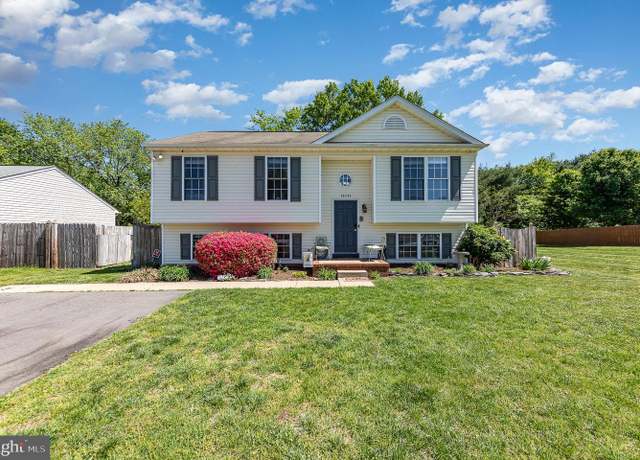 Property at 10701 Hamiltons Crossing Dr, Fredericksburg, VA 22408, 3 beds, 2 baths