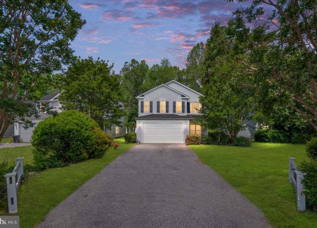 Property at 145 12th St, Colonial Beach, VA 22443, 5 beds, 2.5 baths