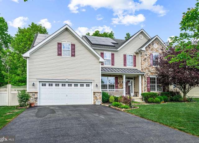 Property at 29 Buckingham Dr, Berlin, NJ 08009, 4 beds, 3 baths