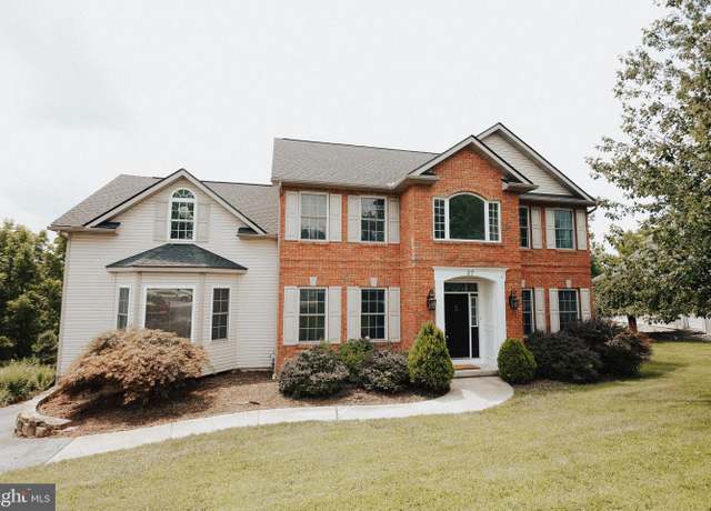 Property at 37 Sycamore Dr, Reading, PA 19606, 4 beds, 2.5 baths