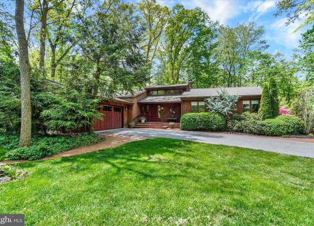 Property at 180 Hickory Rd, Carlisle, PA 17015, 4 beds, 3.5 baths