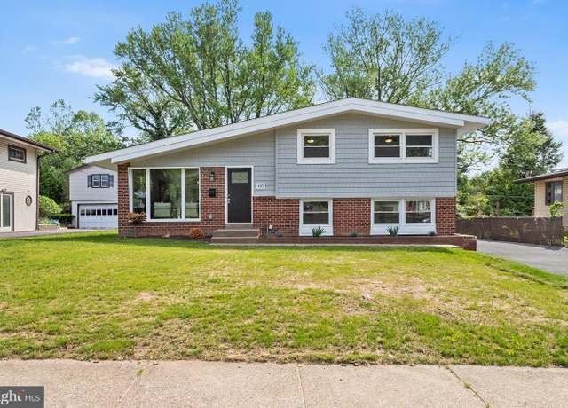 Property at 403 Sussex Blvd, Broomall, PA 19008, 3 beds, 2.5 baths