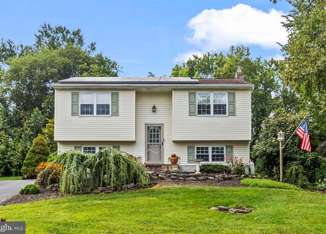 Property at 885 Hilltop Dr, Mount Joy, PA 17552, 4 beds, 1.5 baths