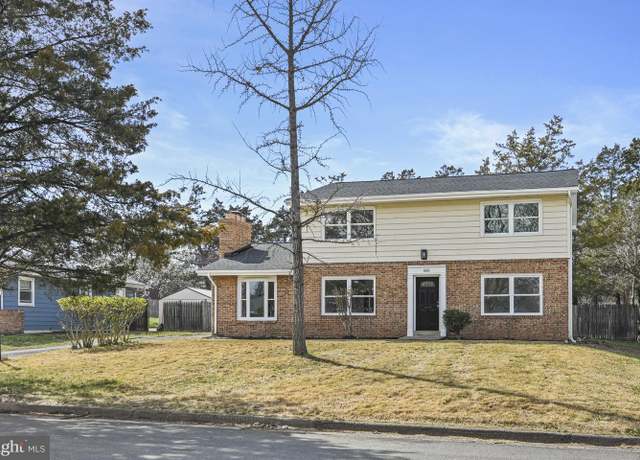 Property at 605 N York Rd, Sterling, VA 20164, 5 beds, 3 baths