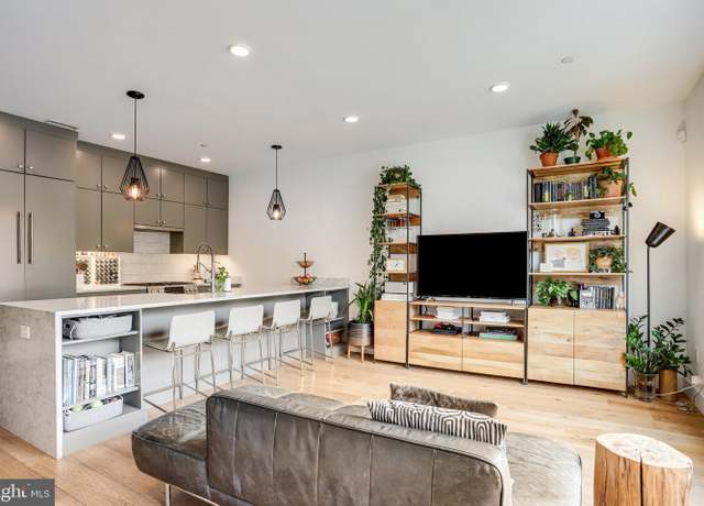Property at 2409 37th St NW #2, Washington, DC 20007, 2 beds, 2 baths