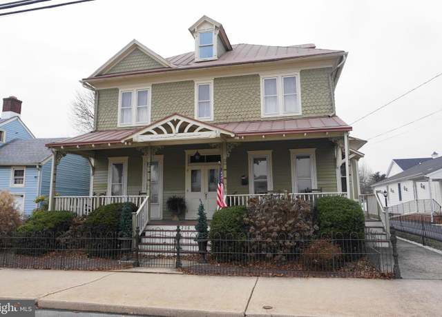 Property at 208 N Broad St, Middletown, DE 19709, 4 beds, 1.5 baths