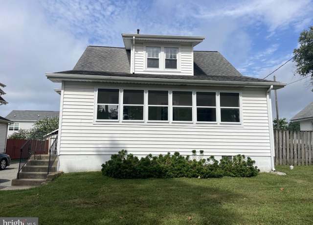 Property at 4 Oakmont Ave, Wilmington, DE 19804, 3 beds, 2 baths