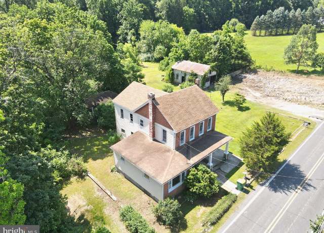 Property at 722 Mohns Hill Rd, Reading, PA 19608, 5 beds, 2 baths