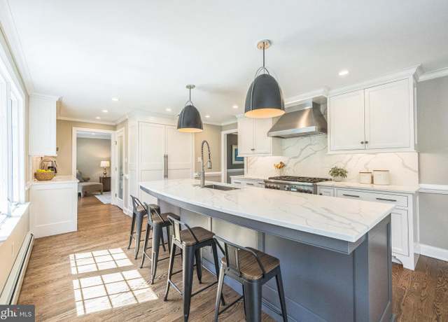 Property at 115 W Possum Hollow Rd, Wallingford, PA 19086, 5 beds, 2.5 baths