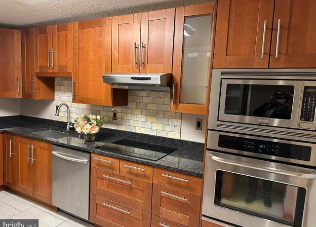 Property at 307 Yoakum Pkwy #609, Alexandria, VA 22304, 2 beds, 2 baths